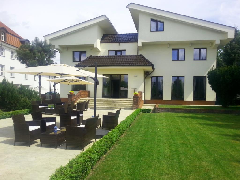 Astoria Bed & Breakfast Swarzędz Esterno foto