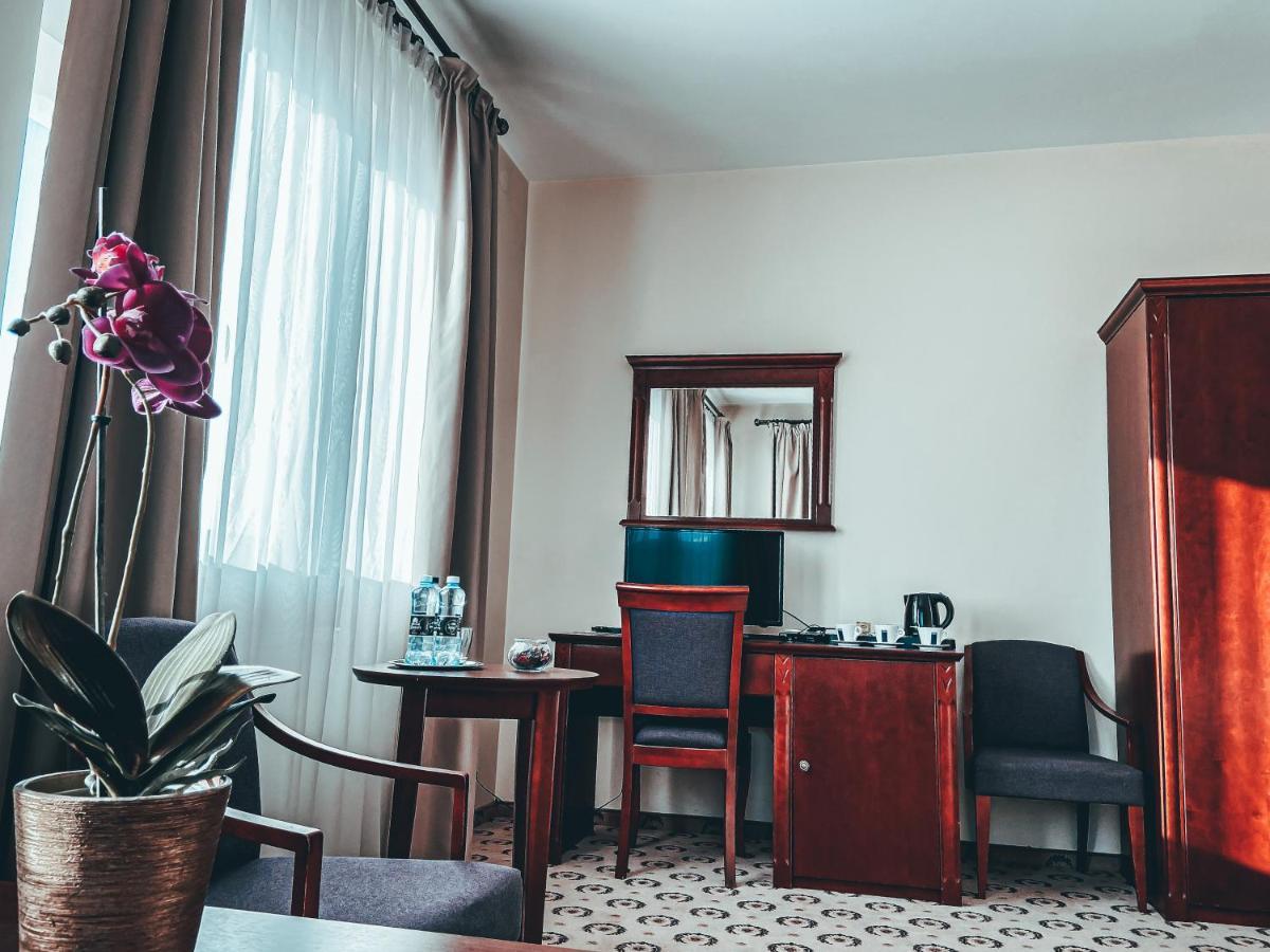 Astoria Bed & Breakfast Swarzędz Esterno foto