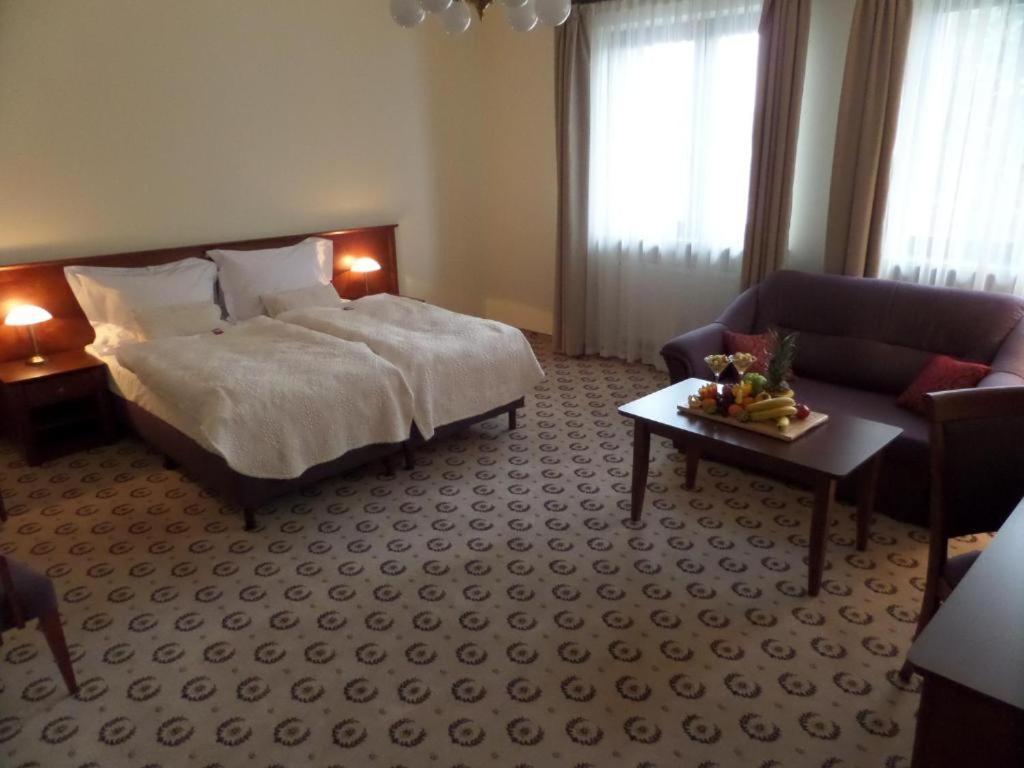 Astoria Bed & Breakfast Swarzędz Esterno foto