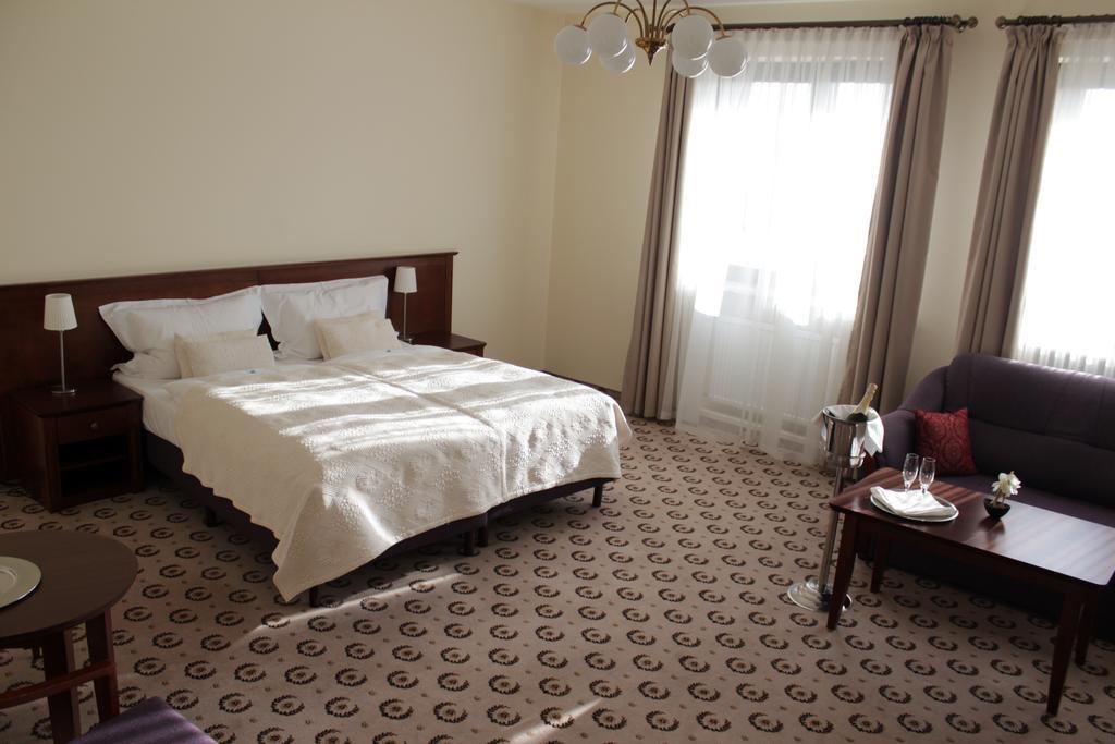 Astoria Bed & Breakfast Swarzędz Esterno foto