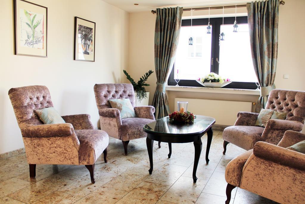Astoria Bed & Breakfast Swarzędz Esterno foto